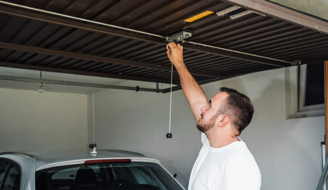 Signs You Need Emergency Garage Door Repair